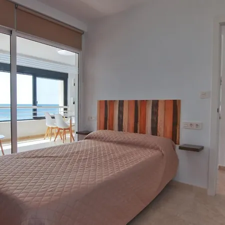 Luminoso En Primera Linea De Playa Appartement